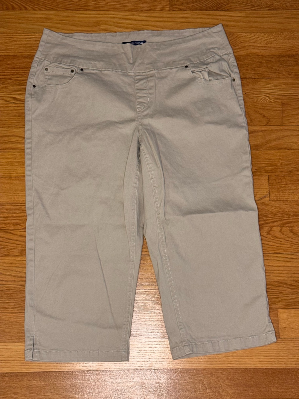 Architect Women’s Tan Capris